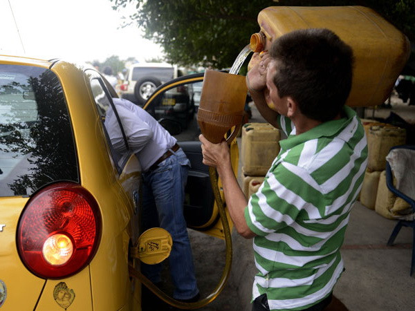 Venezuela triển khai 17.000 binh lính chặn nạn buôn lậu xăng ảnh 1