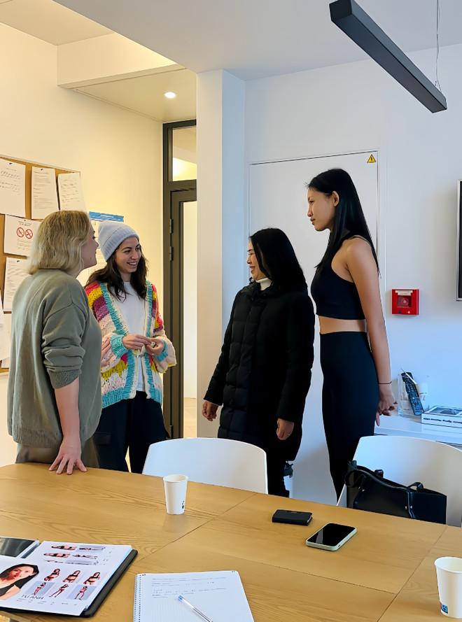 5. Huỳnh Tú Anh bận rộn với lịch trình đi casting tại các Agency quốc tế.jpeg