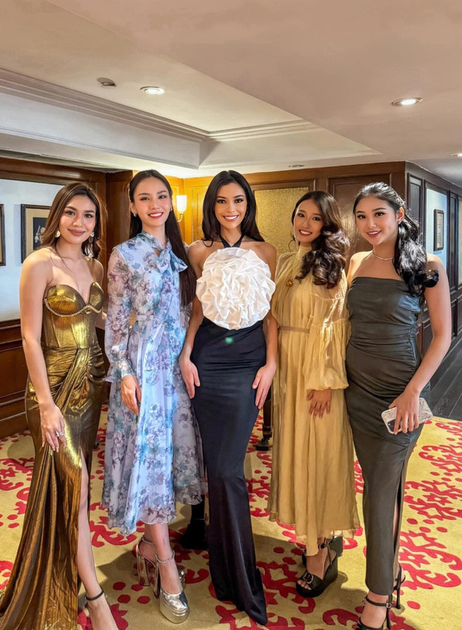 Đại diện Việt Nam cùng các đồng đội ở Miss World 2024. (Ảnh: NVCC) Hoa hậu Mai Phương và các thí sinh tại Miss World.JPG