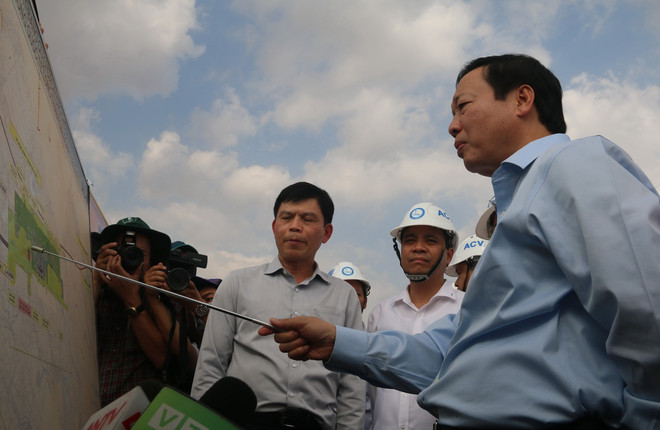 Phó Thủ tướng không hài lòng về tiến độ của hai dự án giao thông ảnh 1