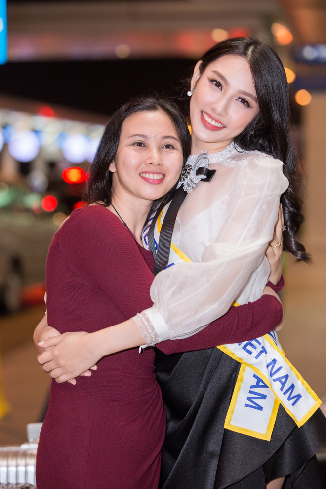 Thùy Tiên mang 110 kg hành lý lên đường dự thi Miss International 2018 ảnh 7