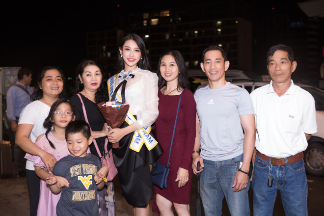 Thùy Tiên mang 110 kg hành lý lên đường dự thi Miss International 2018 ảnh 3