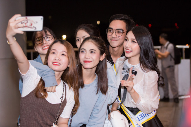 Thùy Tiên mang 110 kg hành lý lên đường dự thi Miss International 2018 ảnh 5