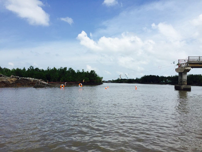 Xác định nguyên nhân cây cầu 4 tỷ đồng vừa xây xong đã sập ảnh 1