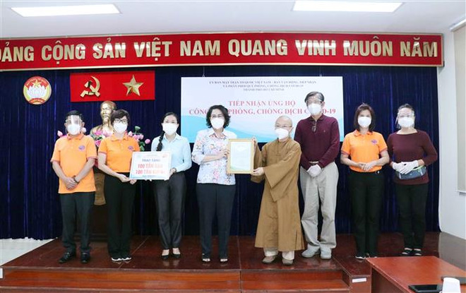 Tiếp nhận ủng hộ phòng, chống dịch từ các doanh nghiệp, cơ sở tôn giáo ảnh 2