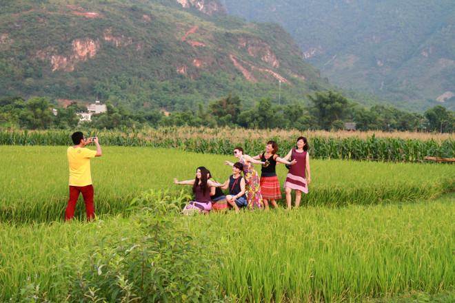 Du lịch Mai Châu: Góc nhìn khác về nơi “mùa em thơm nếp xôi" ảnh 1