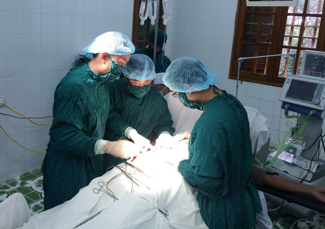 Bệnh viện Bạch Long Vĩ mổ cấp cứu cho một chiến sỹ không quân ảnh 1