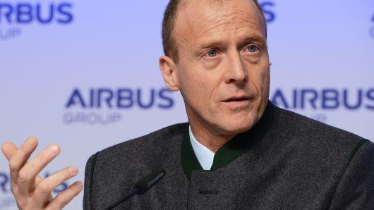 Airbus có thể bị ảnh hưởng vì lương hưu quá cao của CEO Tom Enders ảnh 1