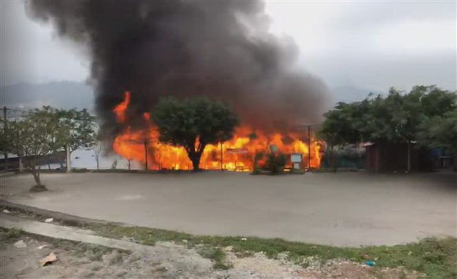 Quảng Ninh: Cháy lớn thiêu rụi một nhà bè ở huyện Vân Đồn ảnh 1