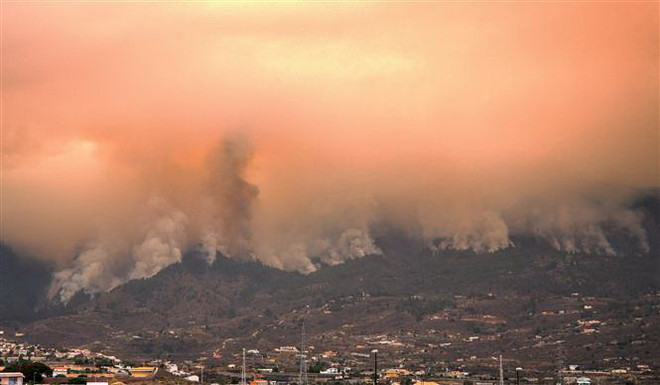 Tình hình cháy rừng diễn biến phức tạp ở Tây Ban Nha và Hy Lạp ảnh 1