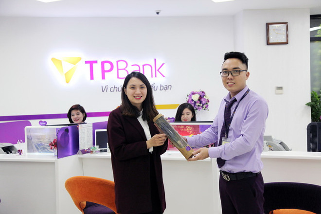TPBank gửi tặng hàng nghìn món quà cho khách hàng nữ ngày 8/3 ảnh 1