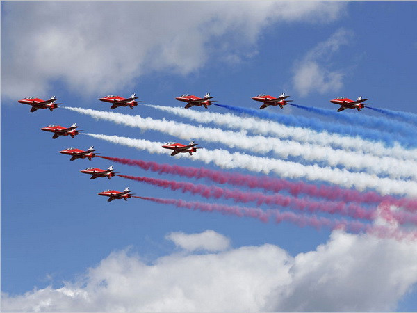 Triển lãm hàng không Fanborough sôi động trong ngày khai mạc ảnh 1