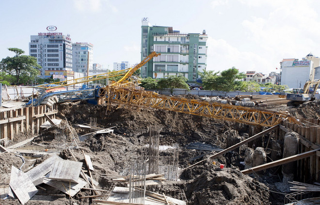 Hải Phòng điều tra vụ đổ tháp cẩu khiến một người chết thảm ảnh 1