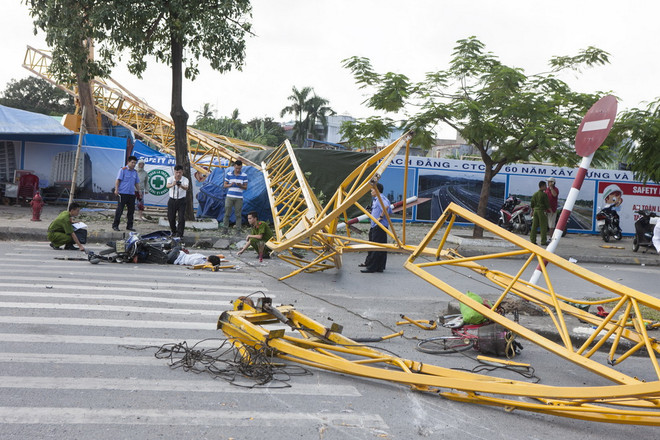 Hải Phòng điều tra vụ đổ tháp cẩu khiến một người chết thảm ảnh 2
