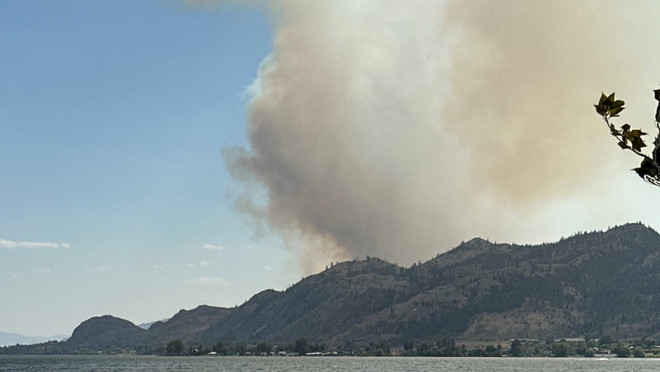 Lo ngại cháy rừng từ Mỹ lan sang, Canada sơ tán dân cư ven biên giới ảnh 1
