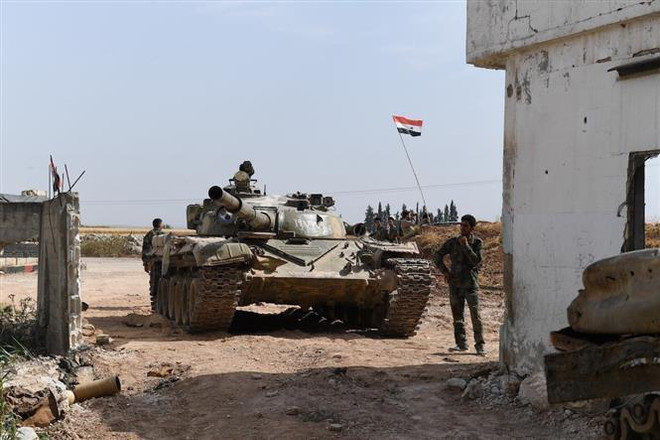 Binh sỹ Syria trong chiến dịch chống khủng bố tại thị trấn Kafr Houd, tỉnh Hama, ngày 9/6/2019. (Ảnh: THX/TTXVN) Gần 100 người thiệt mạng do giao tranh tại khu vực Tây Bắc Syria ảnh 1