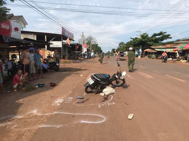 Xe máy đấu đầu khiến 1 người tử vong, 2 người bị thương nặng ảnh 1