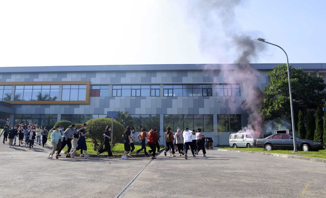 Hơn 1.000 người tham gia diễn tập ứng phó thảm họa cháy lớn ở KCN ảnh 1