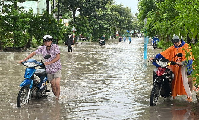 Mưa lớn gây ngập nặng nhiều tuyến đường ở Bình Dương ảnh 1
