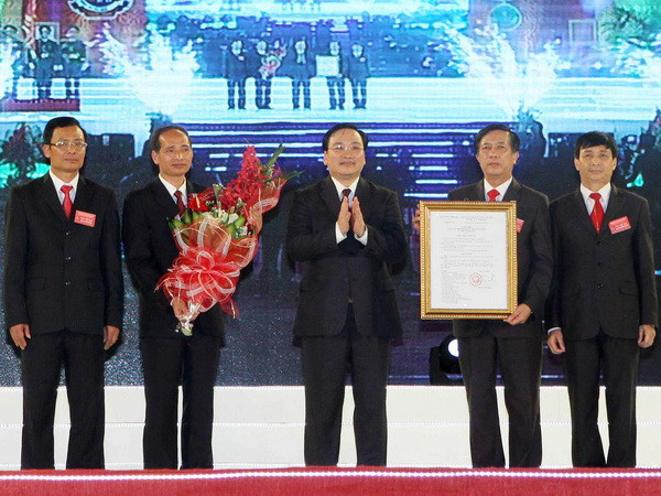 Trao quyết định công nhận thành phố Bắc Ninh là đô thị loại 2 ảnh 1