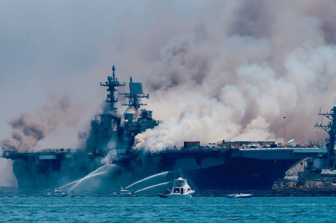 Hỏa hoạn trên tàu chiến USS Bonhomme Richard: Gần 60 người bị thương ảnh 1