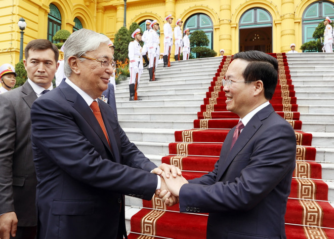 Tổng thống Kazakhstan kết thúc tốt đẹp chuyến thăm chính thức Việt Nam ảnh 1