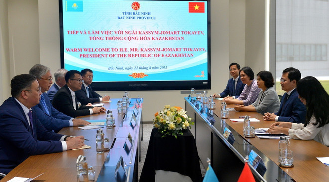 Tổng thống Cộng hòa Kazakhstan thăm một số doanh nghiệp tại Bắc Ninh ảnh 1