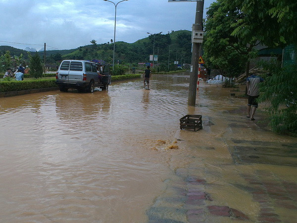 Sơn La: Bản người Mông vẫn chìm trong nước sau bão số 2 ảnh 1