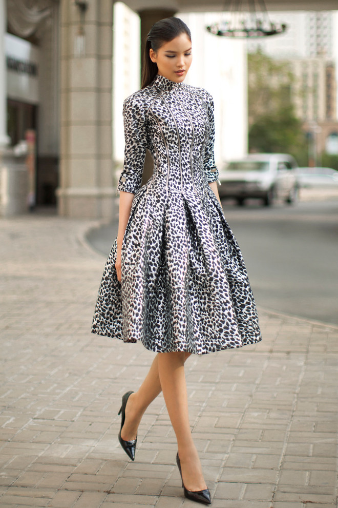 Chà Mi gợi cảm trong trang phục ứng dụng của Lý Giám Tiền ảnh 10