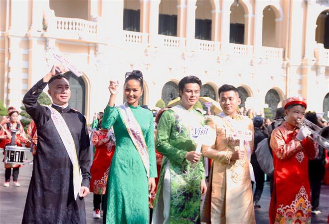 TP.HCM: Hơn 3.000 người diễu hành áo dài ở phố đi bộ Nguyễn Huệ ảnh 2