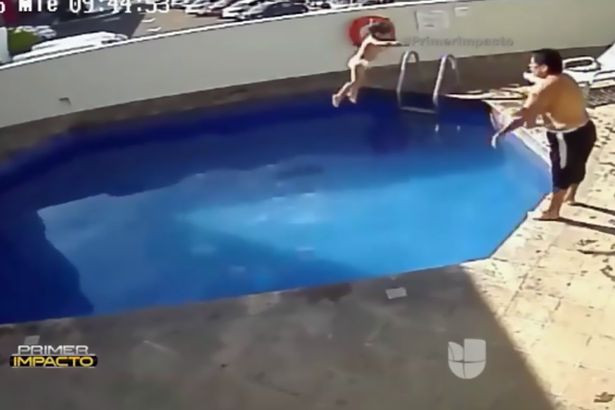 Phẫn nộ với gã bố dượng ném bé 3 tuổi xuống bể bơi rồi dìm chết ảnh 2