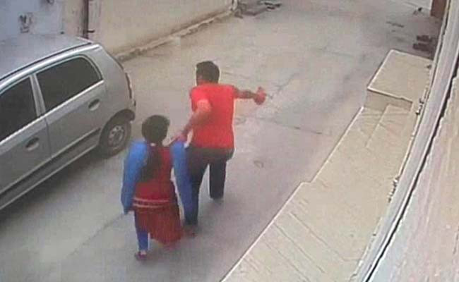 Nữ sinh trung học thoát nạn nhờ đấm đá dữ dội kẻ bắt cóc ảnh 1