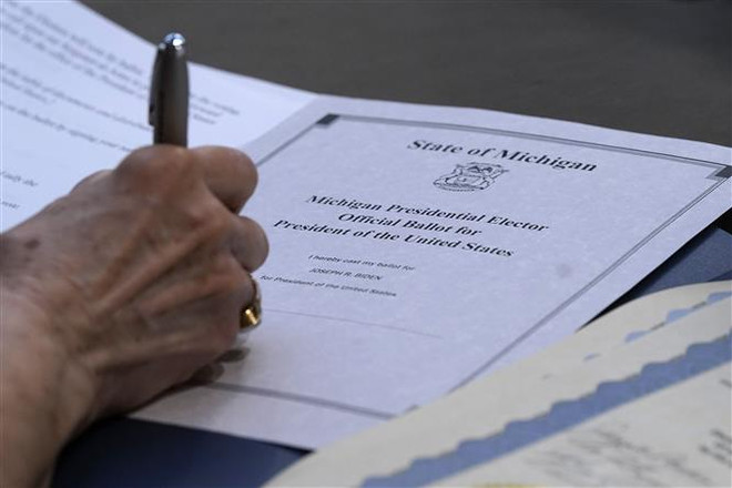 Nhìn lại một năm nhiều biến động và chia rẽ của nước Mỹ ảnh 3