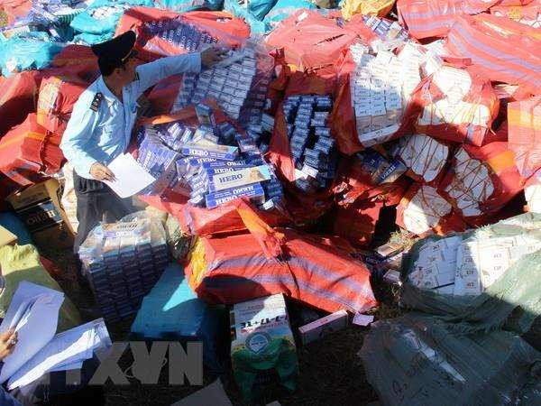 Phát hiện ôtô chở gần 12.000 bao thuốc lá lậu và 1 gói nghi ma túy ảnh 1