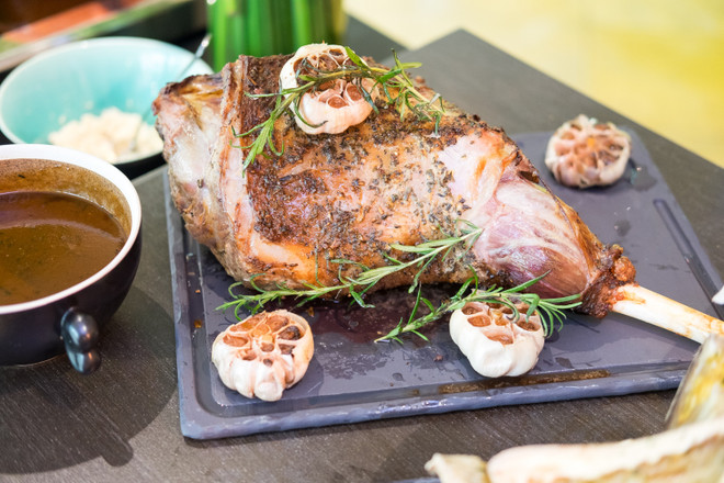 Hilton Hanoi Opera ‘nâng tầm trải nghiệm’ cho buffet cuối tuần ảnh 5