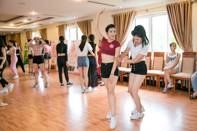 44 thí sinh Hoa hậu Việt Nam 'thả dáng' trước phần thi thể thao ảnh 7