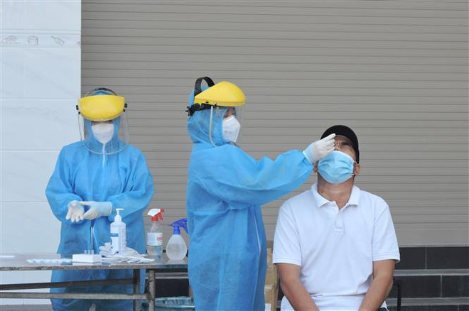 Cả nước ghi nhận 7.988 ca mắc mới COVID-19 và 67 ca tử vong ảnh 1