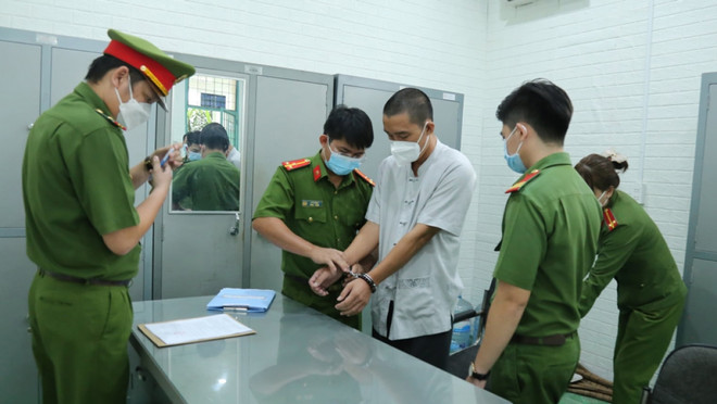 Khởi tố một tổng giám đốc công ty xây dựng lừa đảo gần 1 tỷ đồng ảnh 1