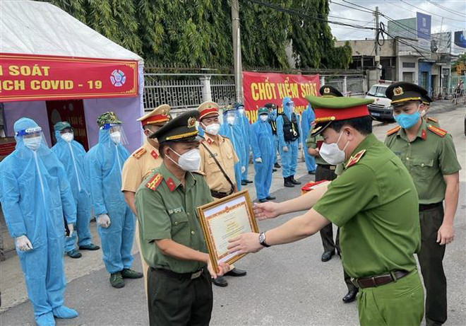 Trao bằng khen của Thủ tướng tặng cán bộ, chiến sỹ Công an Đồng Nai ảnh 1