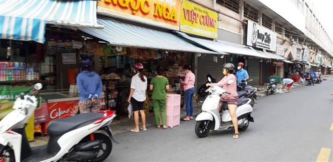 Từng bước nới lỏng giãn cách, Bình Dương mở cửa nhiều hoạt động ảnh 2