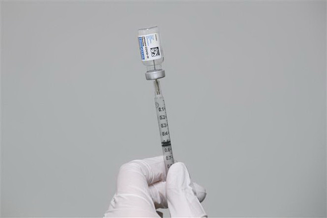 EMA: Có thể có tác dụng phụ hiếm gặp khi tiêm vaccine của J&J ảnh 1
