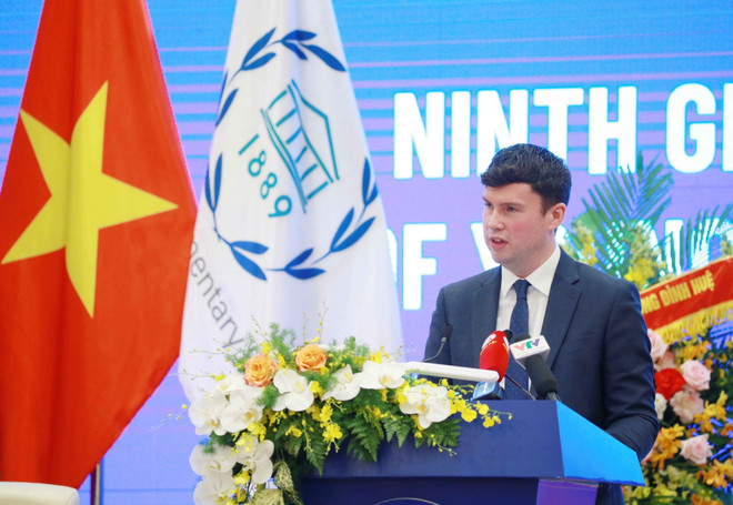 Chủ tịch Diễn đàn Nghị sỹ Trẻ Liên minh Nghị viện Thế giới (IPU), Hạ Nghị sỹ Vương quốc Anh Dan Carden phát biểu tại phiên khai mạc. (Ảnh: TTXVN) Tạo điều kiện để giới trẻ đóng góp cho hòa bình, thịnh vượng ảnh 2