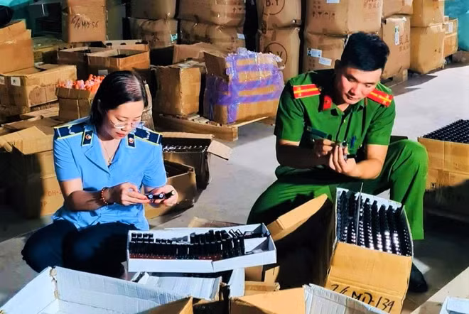 Bắc Giang: Phát hiện số lượng lớn sản phẩm làm đẹp không rõ nguồn gốc ảnh 1
