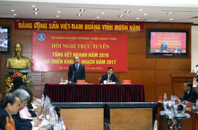 Thủ tướng Nguyễn Xuân Phúc đến dự và phát biểu chỉ đạo. (Ảnh: Vũ Sinh/TTXVN) Thủ tướng: Bãi bỏ rào cản thể chế vì nông nghiệp và nông thôn ảnh 1