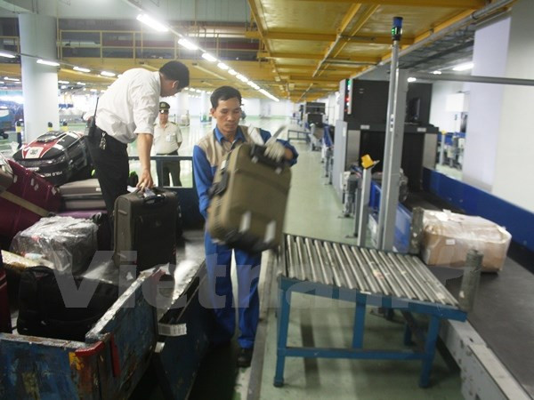 Làm rõ 32 kiện hàng mỹ phẩm vô chủ tại Sân bay quốc tế Nội Bài ảnh 1