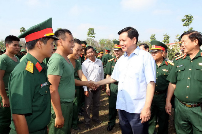 Ông Đinh La Thăng làm việc tại Bộ Tư lệnh Thành phố Hồ Chí Minh ảnh 1