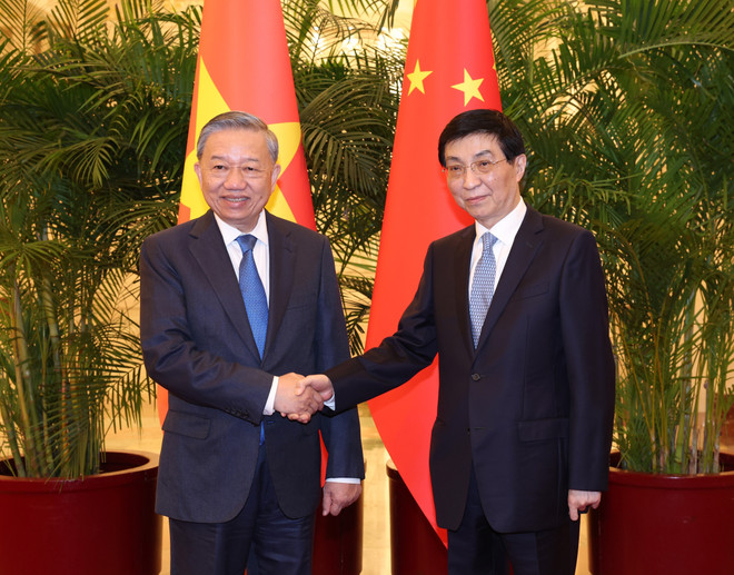Tổng Bí thư, Chủ tịch nước Tô Lâm hội kiến Chủ tịch Chính hiệp Toàn quốc Trung Quốc Vương Hộ Ninh. (Ảnh: Trí Dũng/TTXVN) ttxvn_tong bi thu chu tich nuoc_ong vuong ho ninh (1).jpg