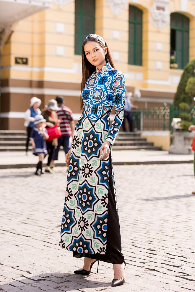 Quán quân Ngọc Châu, Hương Ly quyến rũ với áo dài 'Cô Ba Sài Gòn' ảnh 2