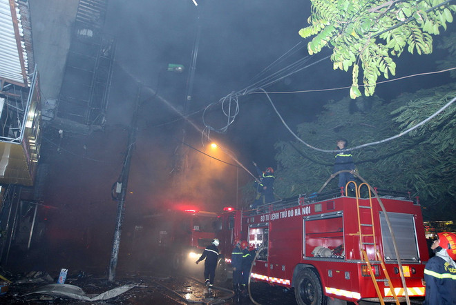 Cơ bản dập tắt đám cháy tại quán karaoke trên phố Nguyễn Khang ảnh 1