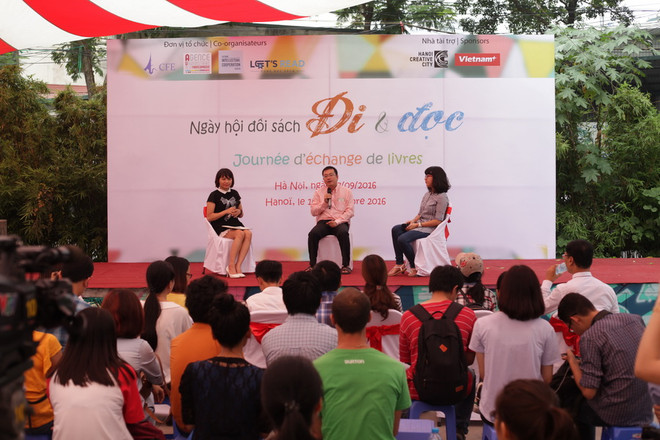 [Photo] Ngày hội sách "Đi và đọc" thu hút độc giả trẻ Hà Nội ảnh 5